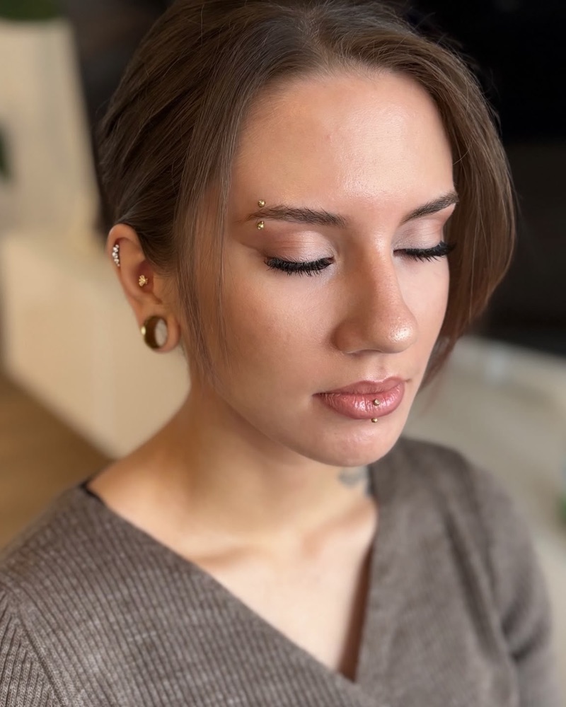 Natürliches Braut-Make-up mit softem Lidschatten
